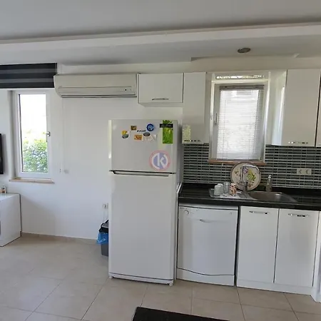 Aymen Villa