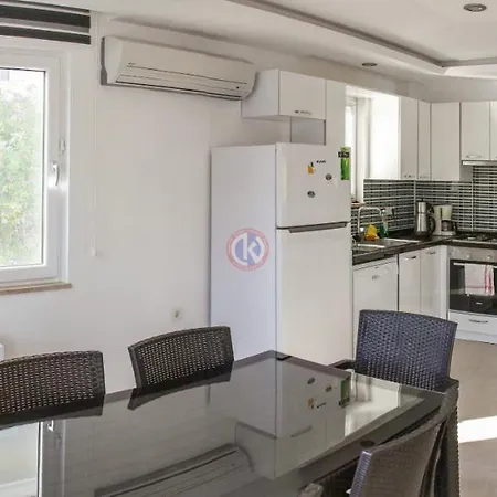 Aymen Villa