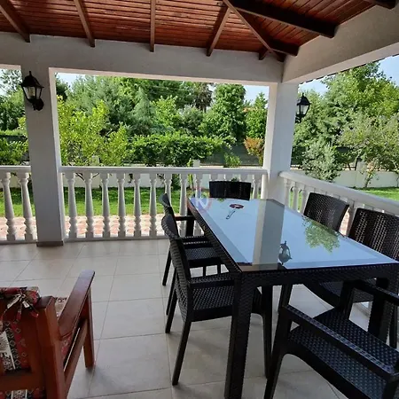 Aymen Villa *